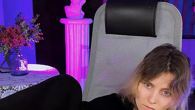 Snapshot of LolaAsmus chatting on February 12, 2025, 10:46 am LolaAsmus online show from February 12, 2025, 10:46 am