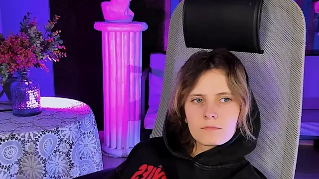 Snapshot of LolaAsmus chatting on February 12, 2025, 1:48 pm LolaAsmus online show from February 12, 2025, 1:48 pm