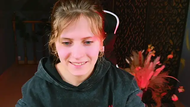 Snapshot of LolaAsmus chatting on February 18, 2025, 10:49 am LolaAsmus online show from February 18, 2025, 10:49 am