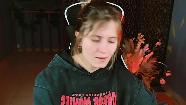 Snapshot of LolaAsmus chatting on February 18, 2025, 1:55 pm LolaAsmus online show from February 18, 2025, 1:55 pm