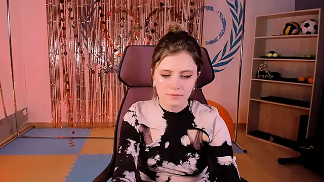 Snapshot of LolaAsmus chatting on February 27, 2025, 2:32 pm LolaAsmus online show from February 27, 2025, 2:32 pm