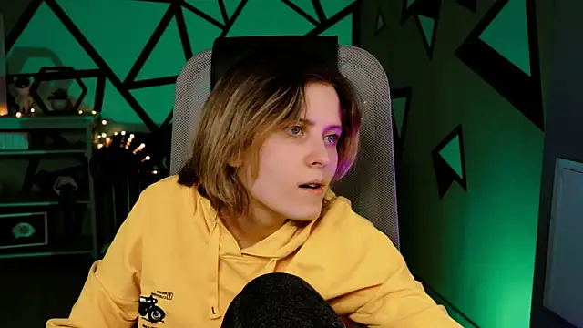 Snapshot of LolaAsmus chatting on February 28, 2025, 4:20 pm LolaAsmus online show from February 28, 2025, 4:20 pm