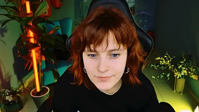 Snapshot of LolaAsmus chatting on March 10, 2025, 9:10 am LolaAsmus online show from March 10, 2025, 9:10 am