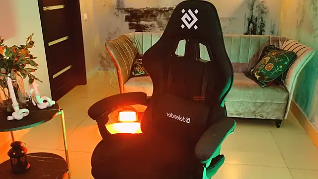 Snapshot of LolaAsmus chatting on March 12, 2025, 11:20 am LolaAsmus online show from March 12, 2025, 11:20 am