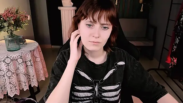 Snapshot of LolaAsmus chatting on March 18, 2025, 4:48 pm LolaAsmus online show from March 18, 2025, 4:48 pm