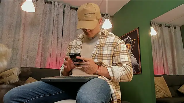 Jake Tylerr  online show from November 18, 2025, 8:02 pm