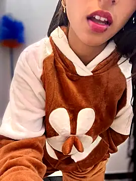 Snapshot of DiyAsingHh chatting on November 28, 2025, 11:51 pm DiyAsingHh online show from November 28, 2025, 11:51 pm