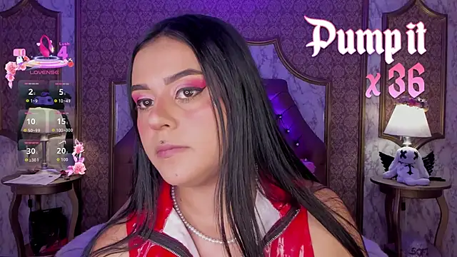 SoffiQueen online show from April 28, 2026, 2:22 pm