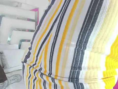 Snapshot of SaraaJhons chatting on October 15, 2025, 3:17 am SaraaJhons online show from October 15, 2025, 3:17 am