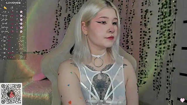 Snapshot of chillycharm chatting on January 23, 2025, 1:51 am chillycharm online show from January 23, 2025, 1:51 am