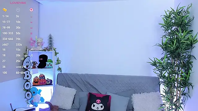 natty romanof 18 online show from September 15, 2025, 10:37 am