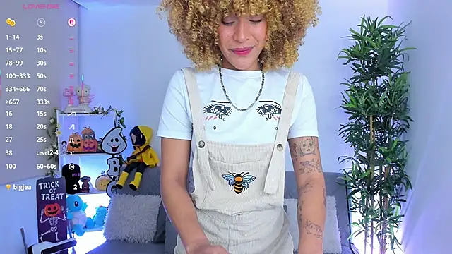 natty romanof 18 online show from October 13, 2025, 10:37 am