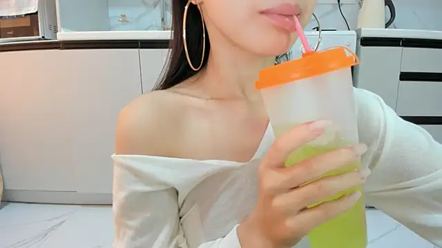 Snapshot of Mia_Meow_ chatting on July 29, 2026, 9:18 am Mia Meow online show from July 29, 2026, 9:18 am