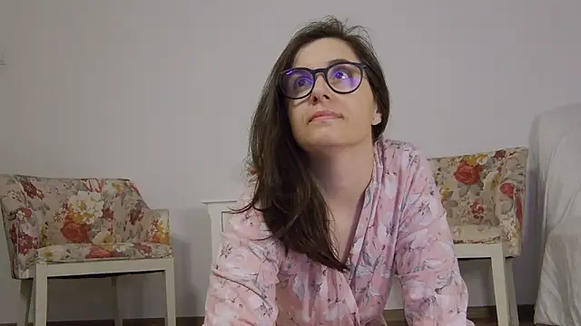 Snapshot of SophieeRain chatting on October 6, 2025, 5:05 am SophieeRain online show from October 6, 2025, 5:05 am