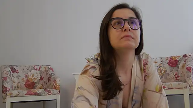 Snapshot of SophieeRain chatting on October 20, 2025, 12:16 pm SophieeRain online show from October 20, 2025, 12:16 pm