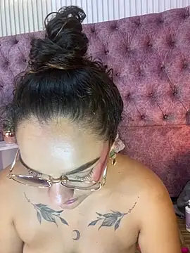 Snapshot of EMILYY_FOXY chatting on May 19, 2026, 1:56 am EMILYY FOXY online show from May 19, 2026, 1:56 am