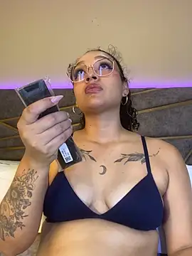 Snapshot of EMILYY_FOXY chatting on June 4, 2026, 7:42 pm EMILYY FOXY online show from June 4, 2026, 7:42 pm
