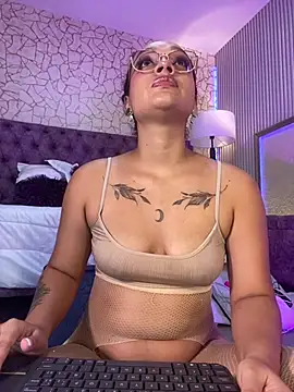 Snapshot of EMILYY_FOXY chatting on June 15, 2026, 7:05 pm EMILYY FOXY online show from June 15, 2026, 7:05 pm