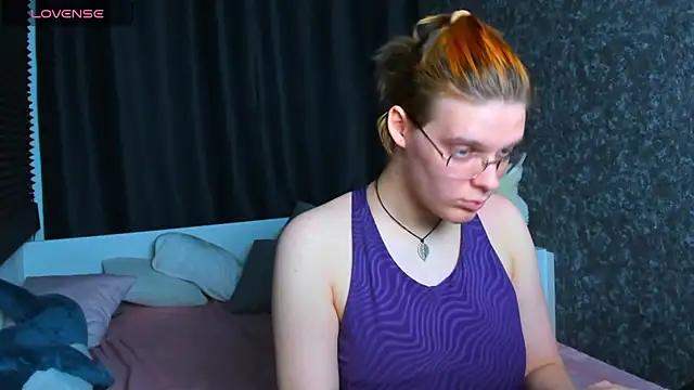 Snapshot of KIKI_Krash chatting on December 27, 2024, 4:21 pm KIKI Krash online show from December 27, 2024, 4:21 pm