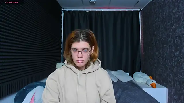 Snapshot of KIKI_Krash chatting on February 17, 2025, 10:07 am KIKI Krash online show from February 17, 2025, 10:07 am