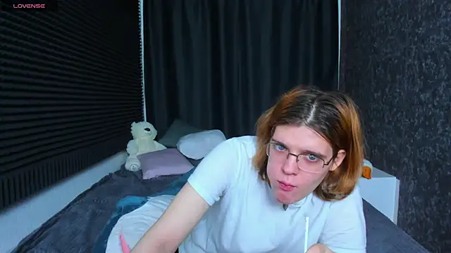 Snapshot of KIKI_Krash chatting on February 17, 2025, 1:10 pm KIKI Krash online show from February 17, 2025, 1:10 pm