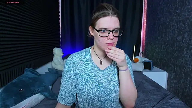 Snapshot of KIKI_Krash chatting on March 19, 2025, 10:22 am KIKI Krash online show from March 19, 2025, 10:22 am