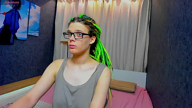 Snapshot of KIKI_Krash chatting on October 3, 2025, 10:01 am KIKI Krash online show from October 3, 2025, 10:01 am