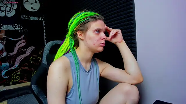 Snapshot of KIKI_Krash chatting on October 13, 2025, 10:15 am KIKI Krash online show from October 13, 2025, 10:15 am