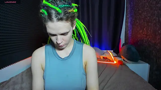 Snapshot of KIKI_Krash chatting on October 19, 2025, 10:16 am KIKI Krash online show from October 19, 2025, 10:16 am