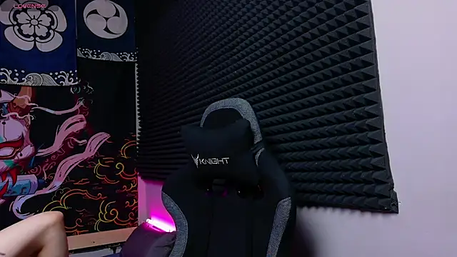 Snapshot of KIKI_Krash chatting on November 28, 2025, 10:07 am KIKI Krash online show from November 28, 2025, 10:07 am