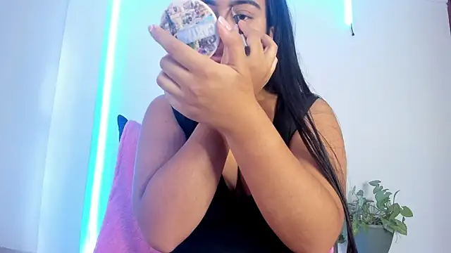 Snapshot of anniesweet- chatting on December 5, 2025, 2:14 pm anniesweet- online show from December 5, 2025, 2:14 pm