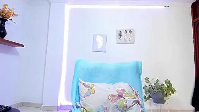 Snapshot of anniesweet- chatting on December 19, 2025, 1:07 pm anniesweet- online show from December 19, 2025, 1:07 pm