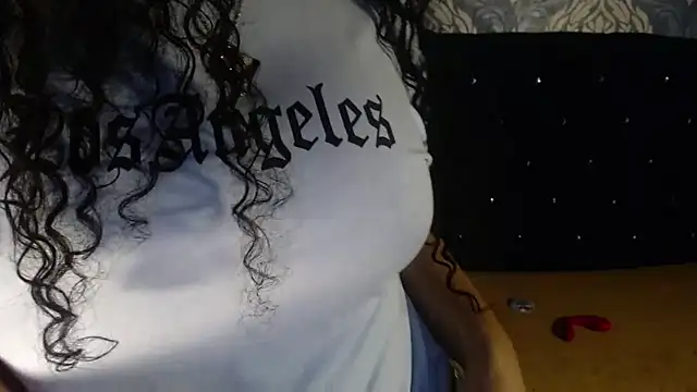 Snapshot of Sofiacowperx chatting on November 27, 2025, 2:19 pm Sofiacowperx online show from November 27, 2025, 2:19 pm