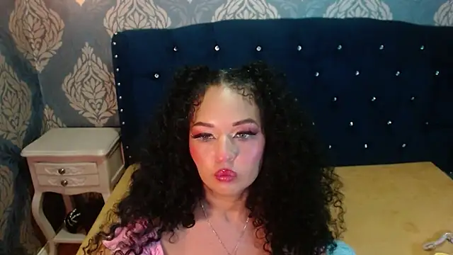 Sofiacowperx online show from April 30, 2026, 8:57 pm
