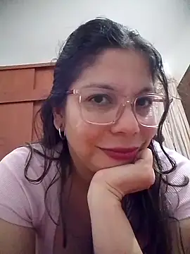 Snapshot of Carliina_Soussa chatting on May 5, 2026, 10:40 pm Carliina Soussa online show from May 5, 2026, 10:40 pm