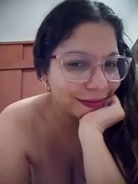 Snapshot of Carliina_Soussa chatting on May 15, 2026, 12:28 am Carliina Soussa online show from May 15, 2026, 12:28 am