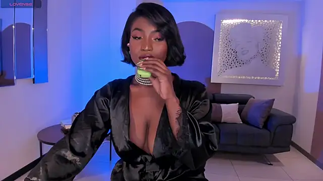 Snapshot of SavannahStorm chatting on February 7, 2025, 6:34 pm SavannahStorm online show from February 7, 2025, 6:34 pm