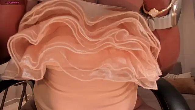 Snapshot of SavannahStorm chatting on October 26, 2025, 1:06 pm SavannahStorm online show from October 26, 2025, 1:06 pm