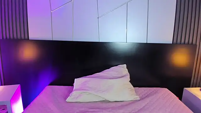 Snapshot of liz_goth chatting on December 18, 2024, 12:40 pm liz goth online show from December 18, 2024, 12:40 pm