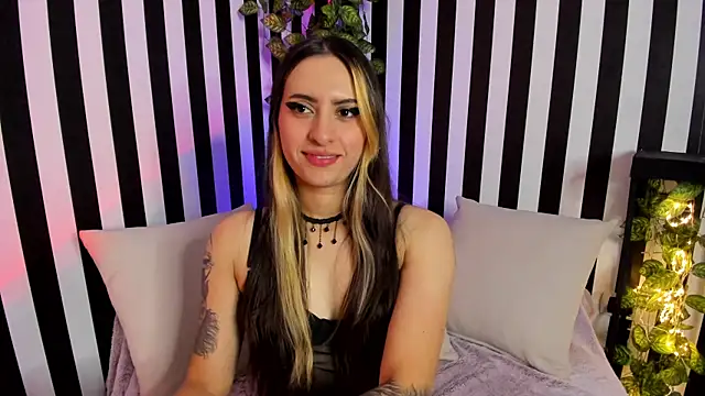 Snapshot of liz_goth chatting on October 17, 2025, 2:19 pm liz goth online show from October 17, 2025, 2:19 pm