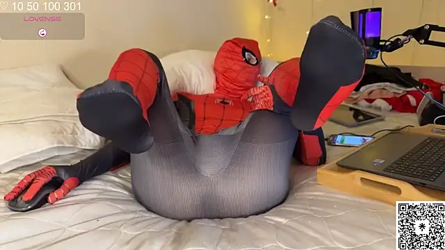 curlyboyy  online show from February 27, 2025, 9:47 pm