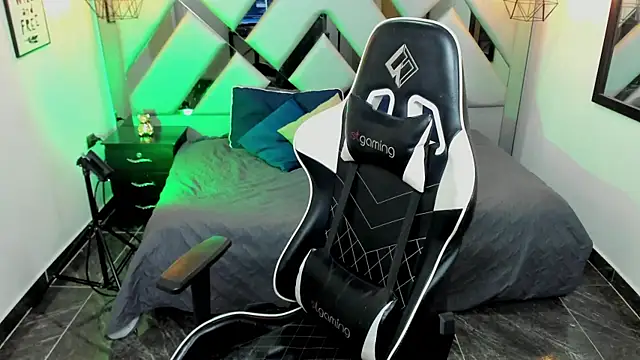 Nahomi-Hill online show from February 1, 2025, 11:16 pm