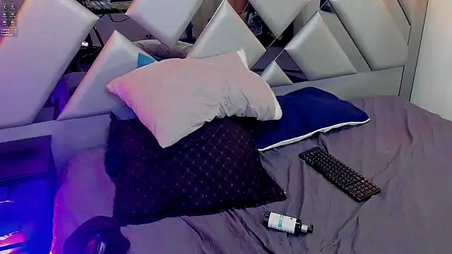 Nahomi-Hill online show from March 16, 2025, 1:38 am