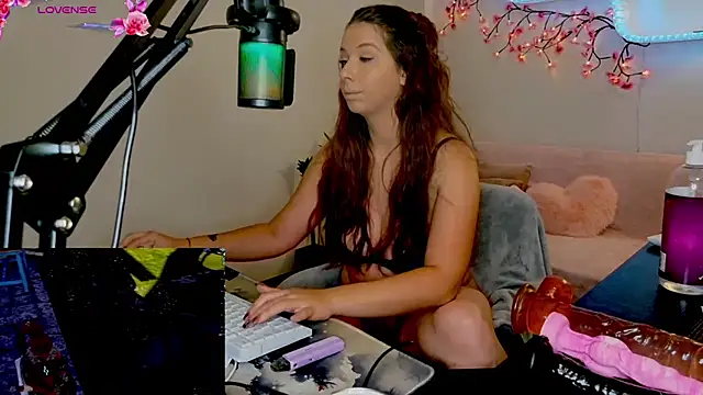 AustrianGirl99 online show from July 26, 2026, 1:29 pm