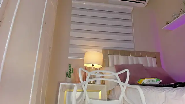 Snapshot of zoe_sky_ chatting on February 20, 2025, 11:42 am zoe sky online show from February 20, 2025, 11:42 am