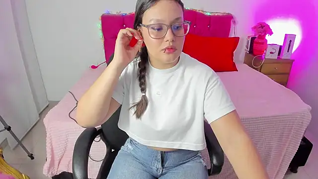 Snapshot of SofiaJoness_ chatting on December 23, 2024, 3:29 am SofiaJoness online show from December 23, 2024, 3:29 am