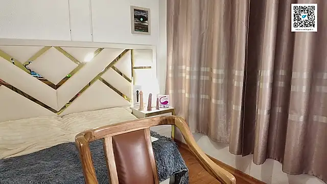 carolineamber  online show from September 25, 2025, 2:15 am