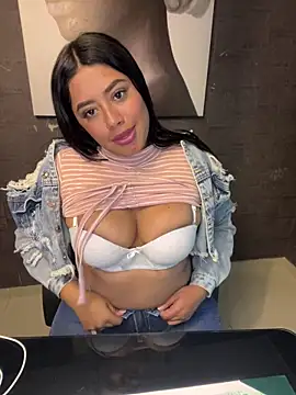 Snapshot of ElaaPerez chatting on September 19, 2025, 7:58 pm ElaaPerez online show from September 19, 2025, 7:58 pm