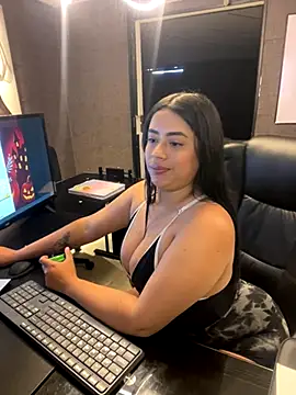 Snapshot of ElaaPerez chatting on October 23, 2025, 7:23 pm ElaaPerez online show from October 23, 2025, 7:23 pm