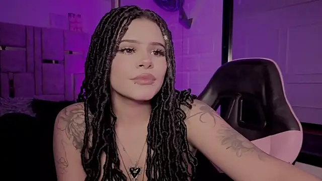 Snapshot of BonnieAnderson_ chatting on July 22, 2026, 8:33 pm BonnieAnderson online show from July 22, 2026, 8:33 pm